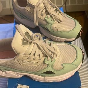 Women sneakers